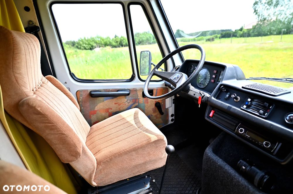 Mercedes-Benz 409D - 14