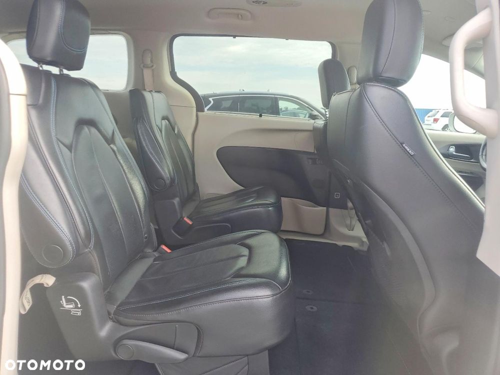 Chrysler Pacifica - 10