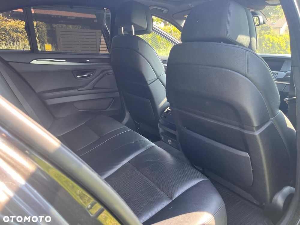 BMW Seria 5 550i xDrive Sport-Aut - 11