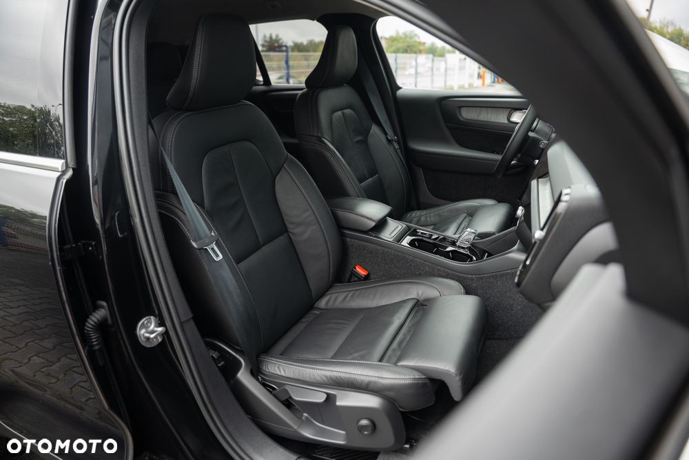 Volvo XC 40 B3 B DKG Plus Bright - 26