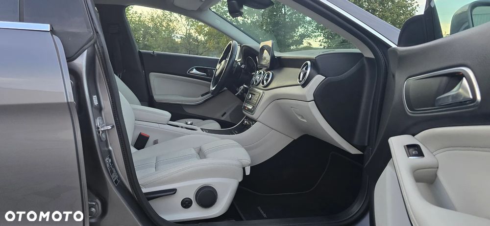 Mercedes-Benz CLA 220 4-Matic - 26