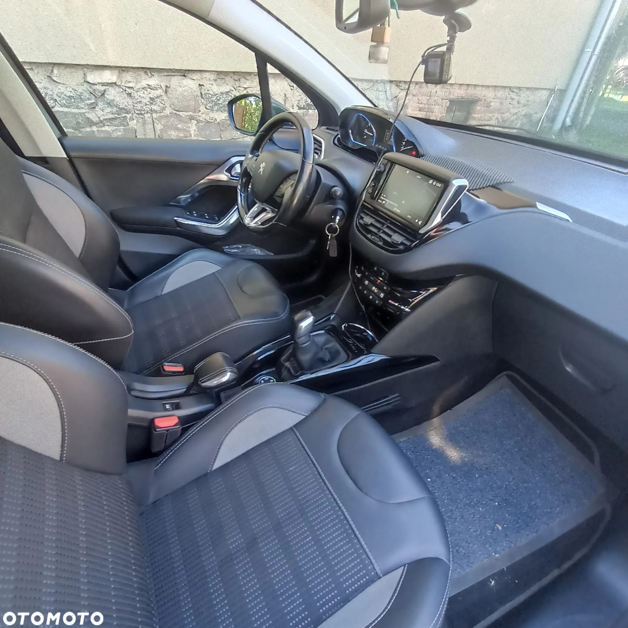 Peugeot 2008 1.2 Pure Tech Allure S&S - 11