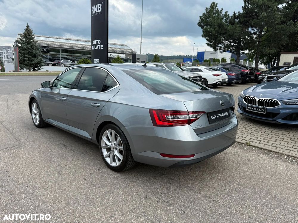 Skoda Superb 2.0 TDI DSG Ambition - 27