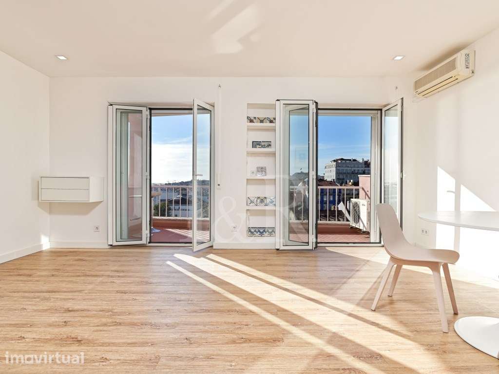 Home office com varanda e vista rio no Chiado, Lisboa - Grande imagem: 2/16