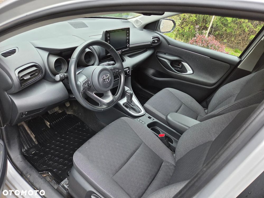 Toyota Yaris Hybrid 100 Premium - 5