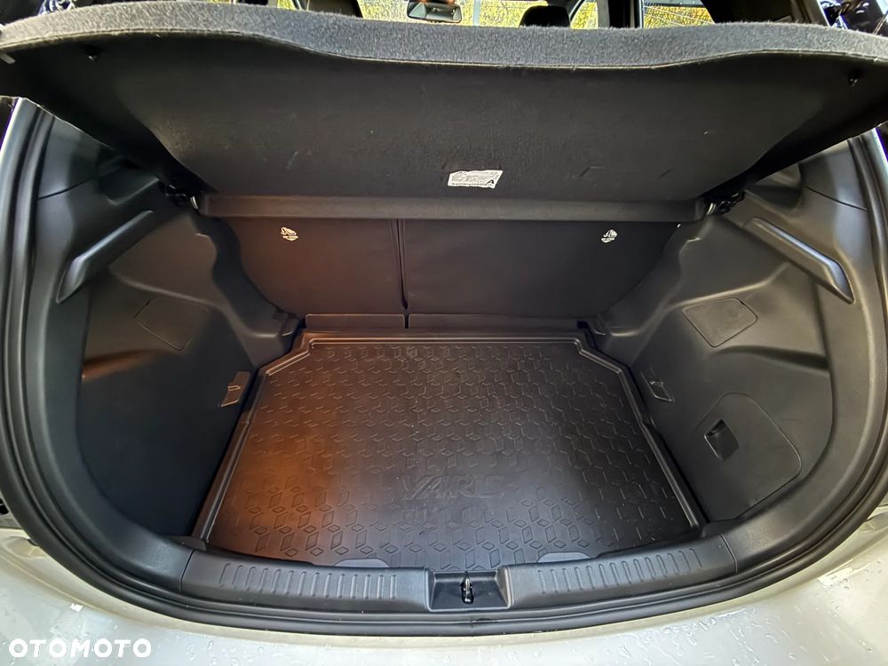 Toyota Yaris Hybrid 1.5 Executive - 27