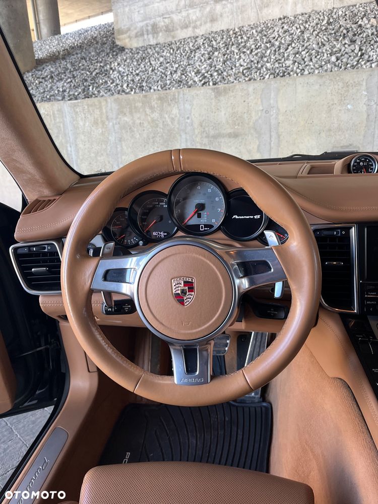 Porsche Panamera 4S PDK - 12