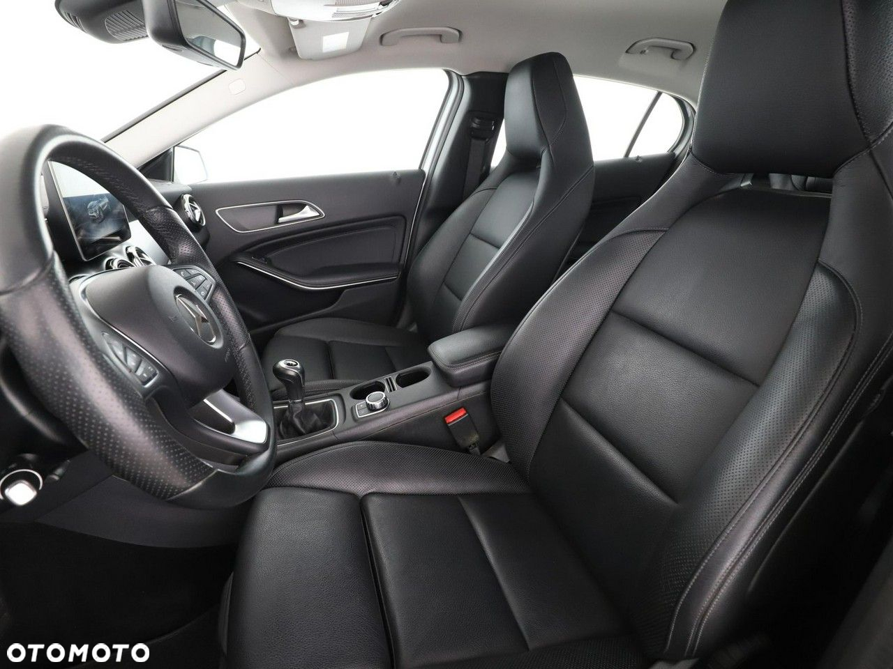 Mercedes-Benz GLA 200 Urban - 13
