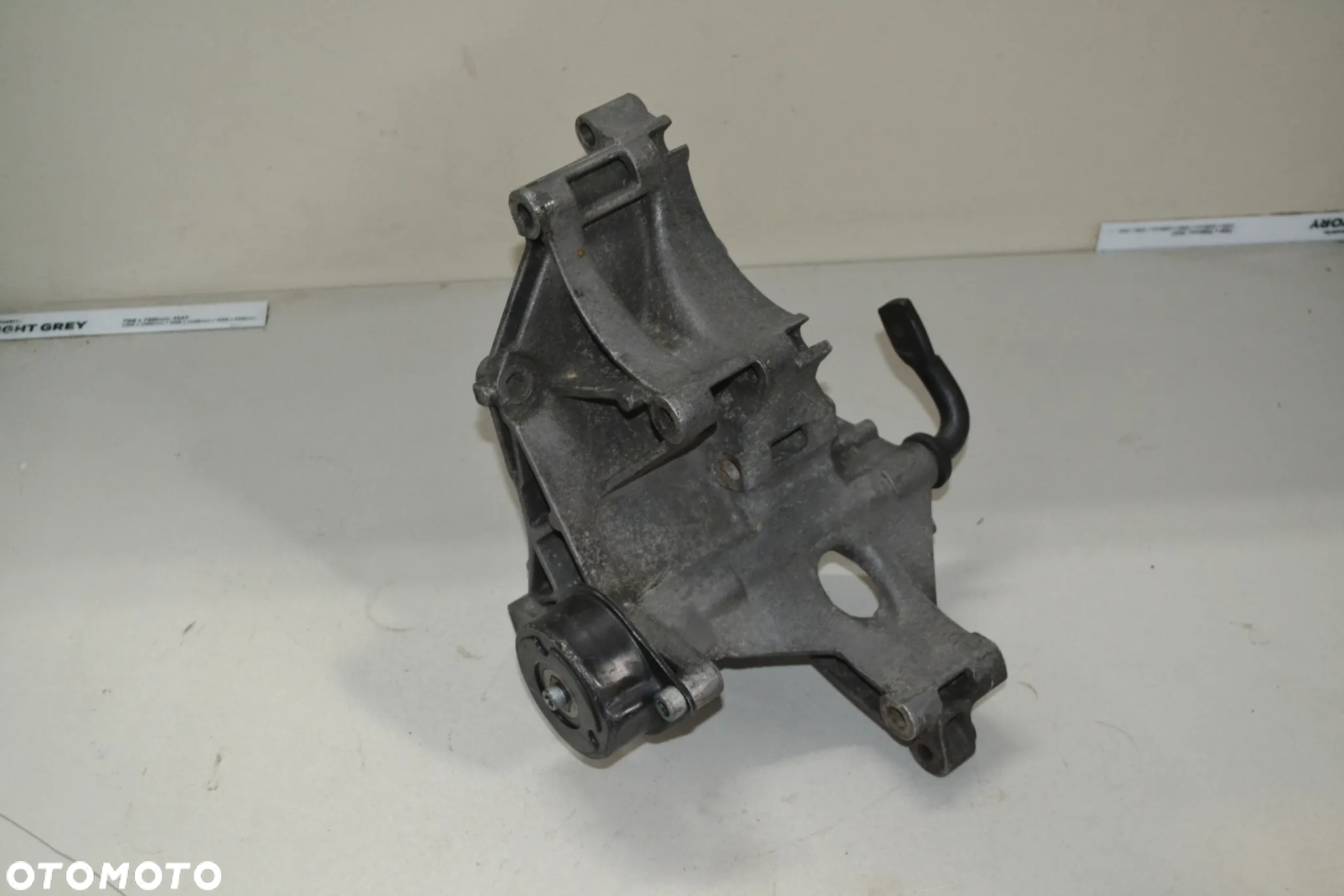 VW AUDI SEAT SKODA 1,9 TDI ŁAPA MOCOWANIE ALTERNATORA NAPINACZ 028903143AB - 2
