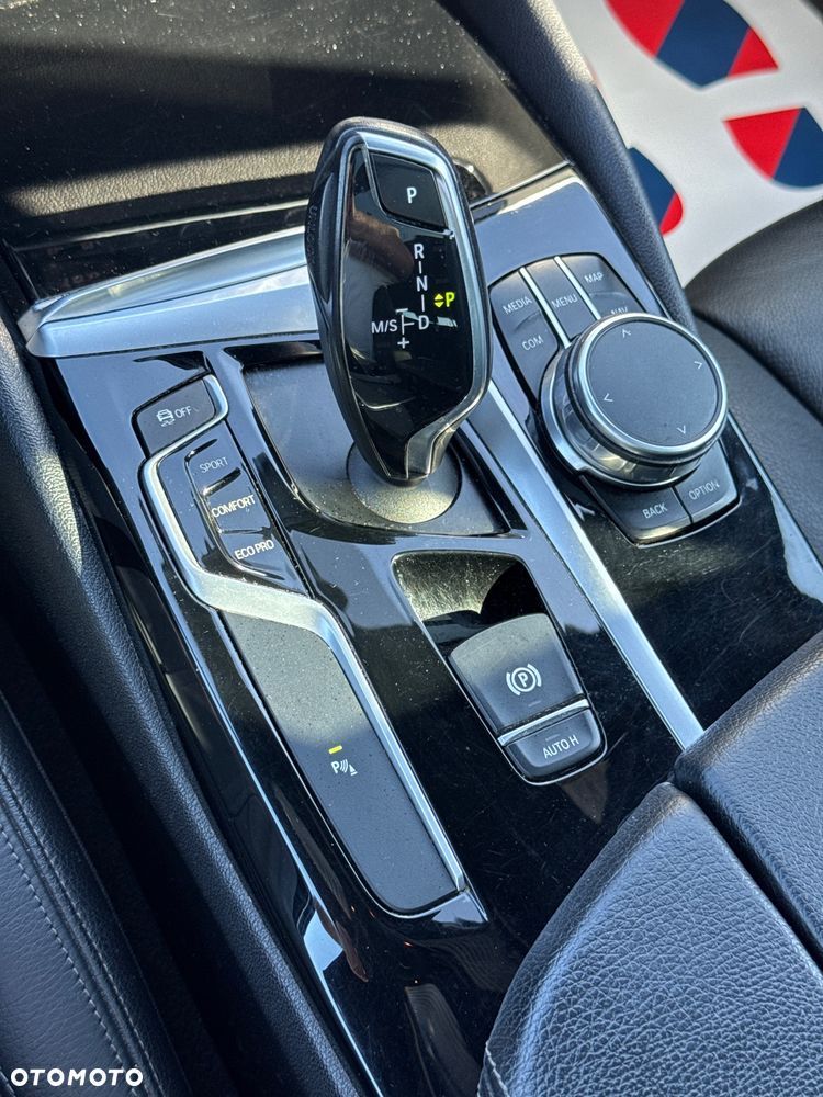 BMW Seria 5 530i Sport Line - 28