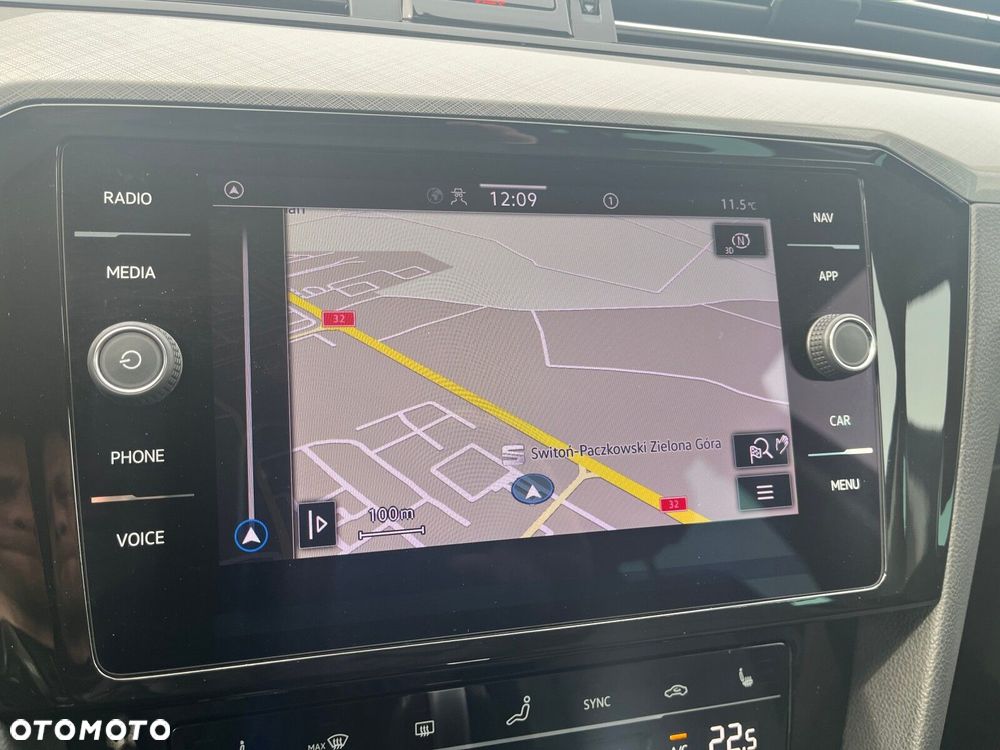 Volkswagen Passat - 32