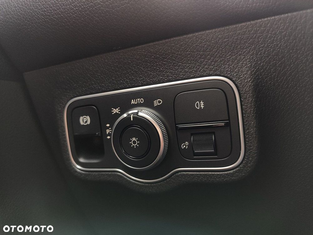 Mercedes-Benz GLB 200 Progressive 7G-DCT - 17