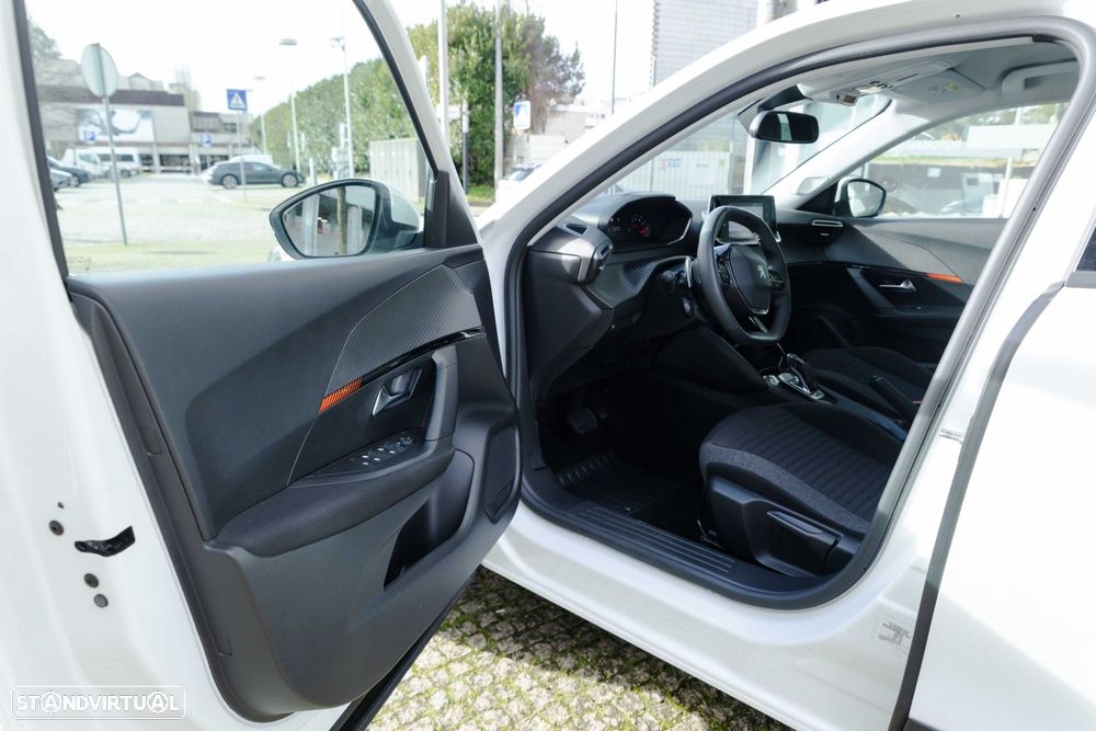 Peugeot 2008 1.2 PureTech Active EAT8 - 8