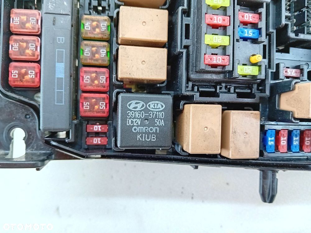 SKRZYNKA BEZPIECZNIKÓW ZEWNĘTRZNA HYUNDAI I40 91951-3X160 1.7 CRDI - 7