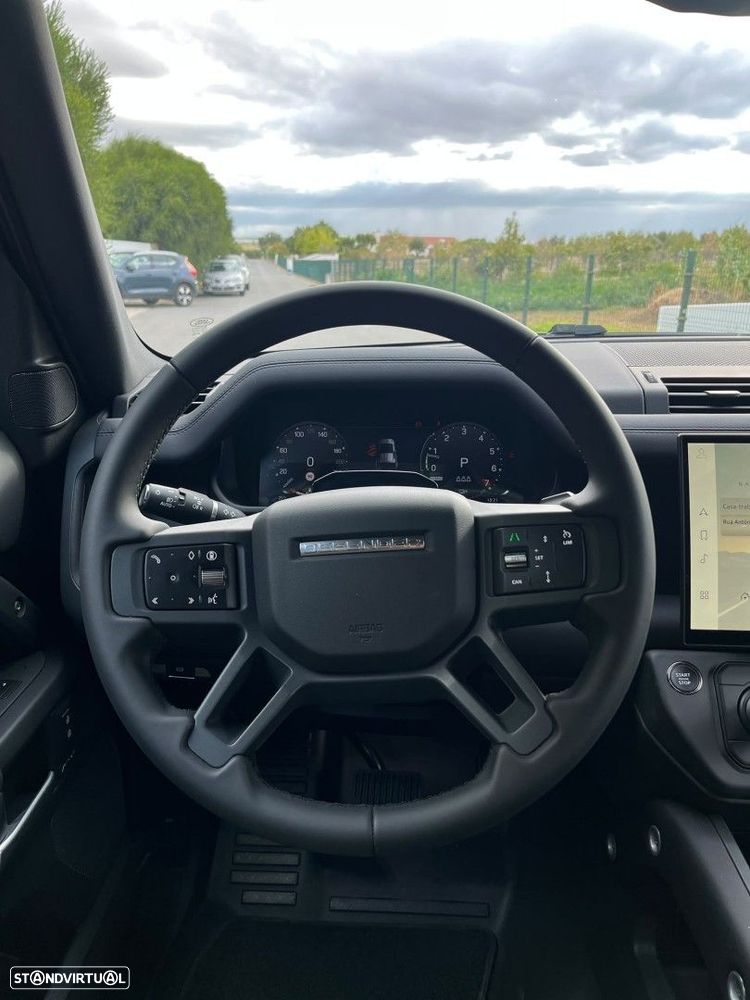 Land Rover Defender 2.0 P300e 110 AWD X-Dynamic SE - 16