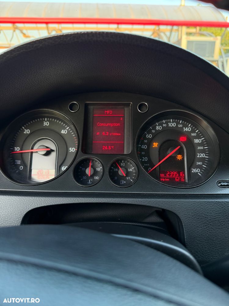 Volkswagen Passat 1.9 TDI Highline - 9