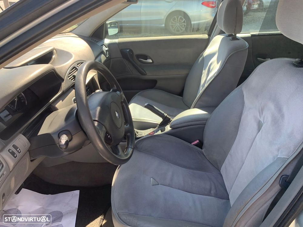 Renault Laguna Break 2.2 dCi Privilege - 12