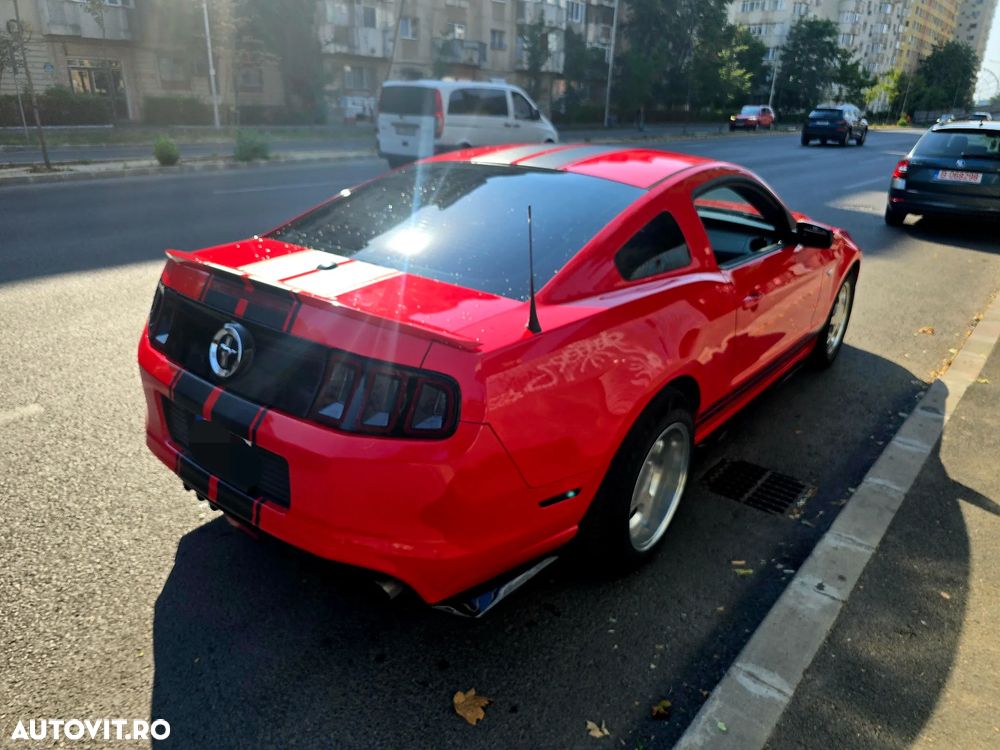 Ford Mustang - 4