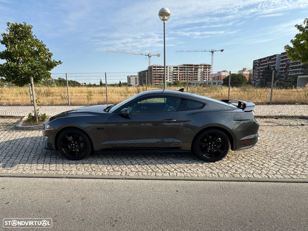 Ford Mustang - 4