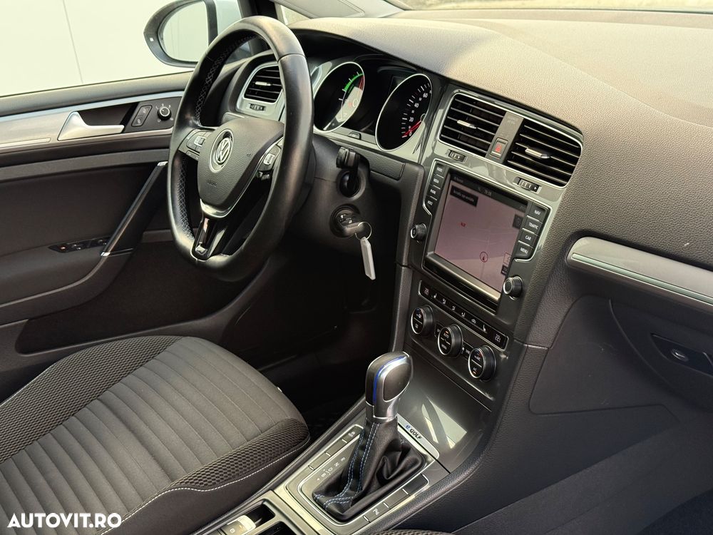 Volkswagen e-Golf - 10