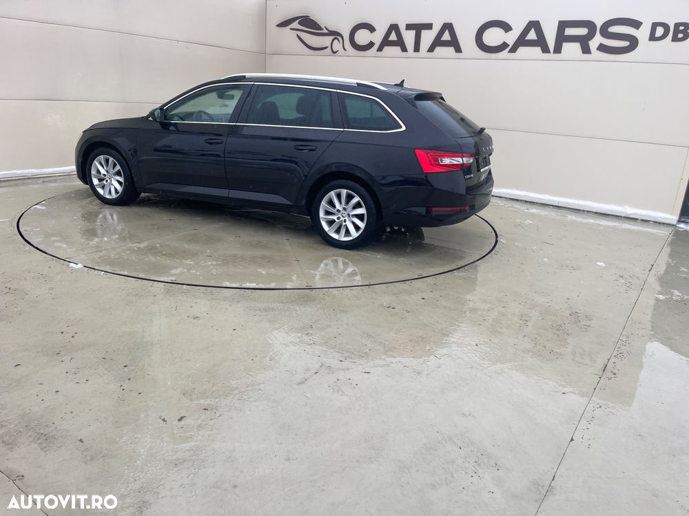 Skoda Superb 2.0 TDI DSG Premium Edition - 9