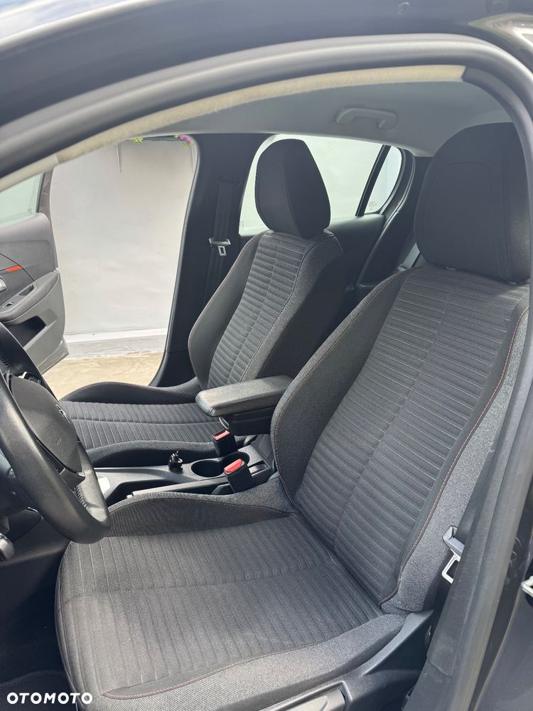 Peugeot 208 - 5
