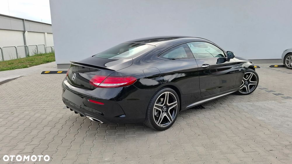Mercedes-Benz Klasa C 300 9G-TRONIC - 3
