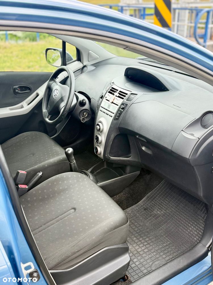 Toyota Yaris 1.3 Sol - 19