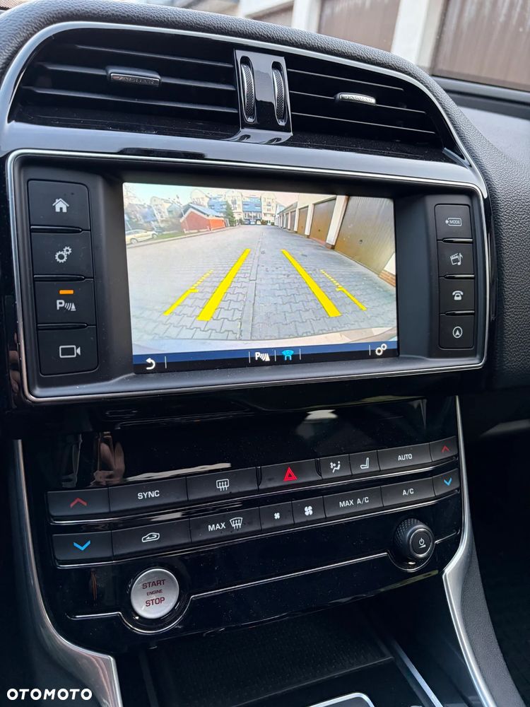 Jaguar XE 20d R-Sport - 8