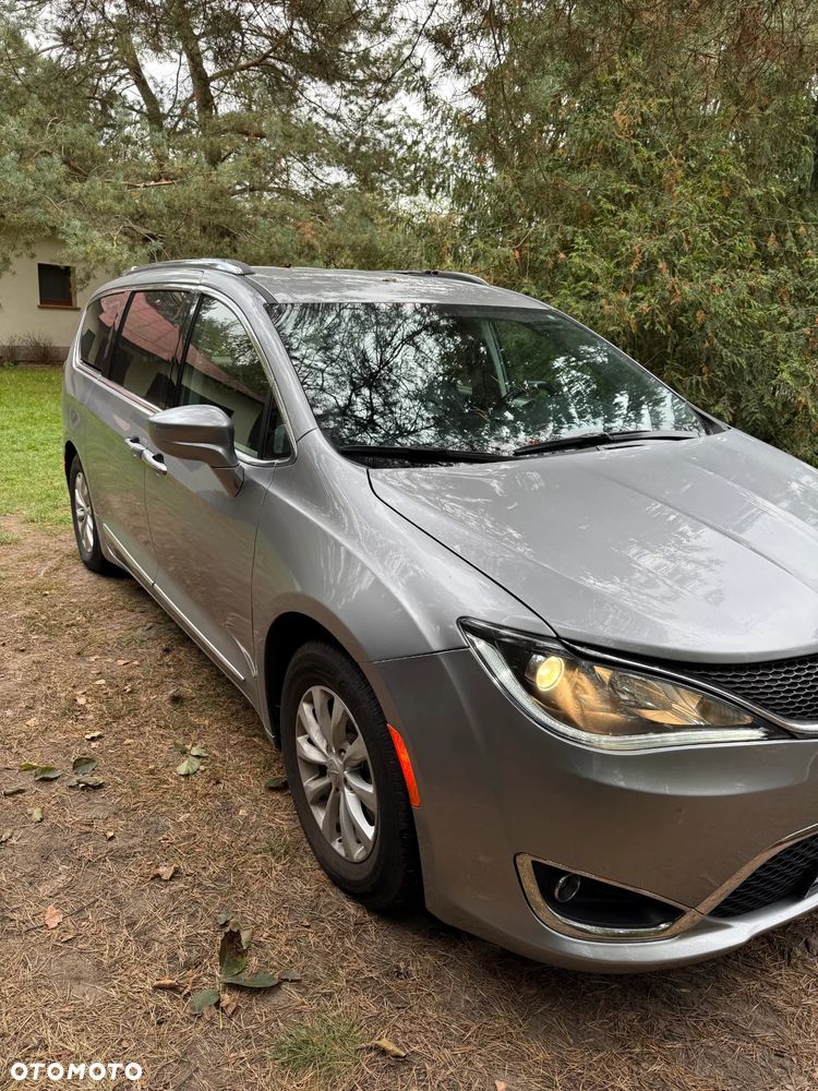 Chrysler Pacifica - 1