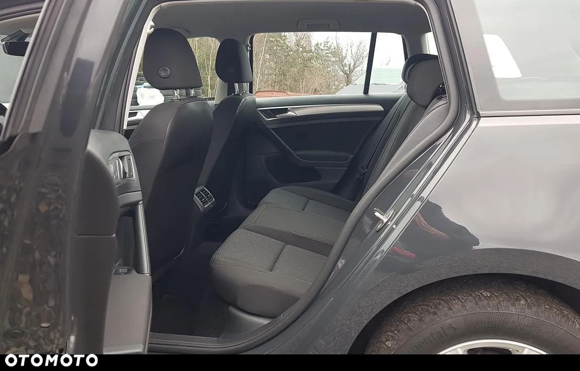 Volkswagen Golf - 25