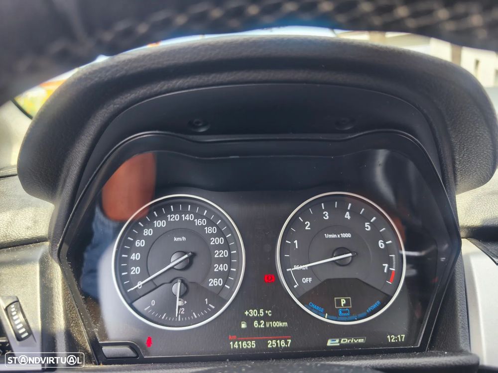 BMW 225xe Active Tourer - 2