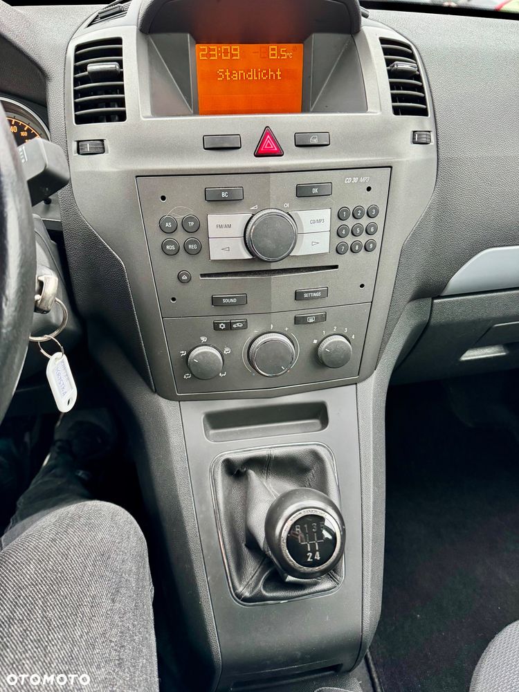Opel Zafira - 24