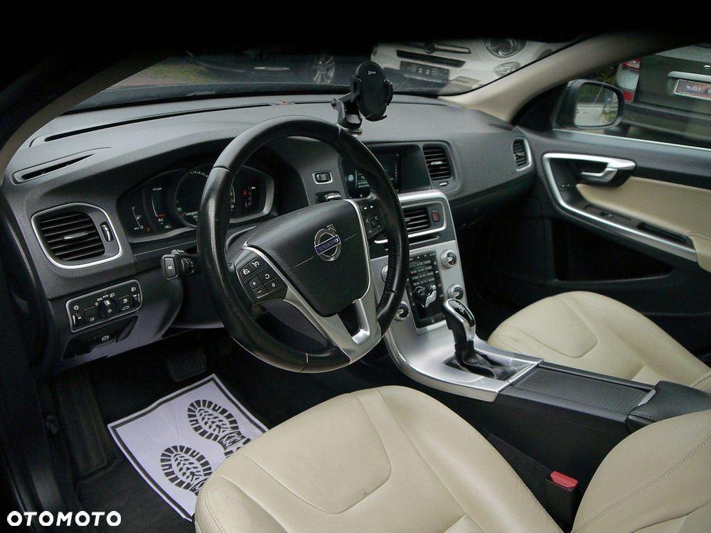 Volvo V60 D2 Drive-E Momentum - 26