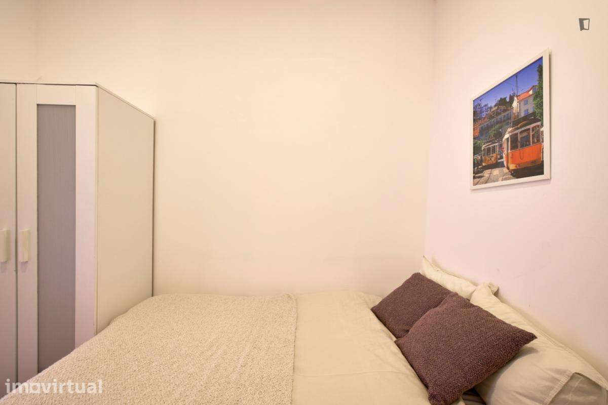Quarto - localizado em Alameda Lisbon - Grande imagem: 4/50