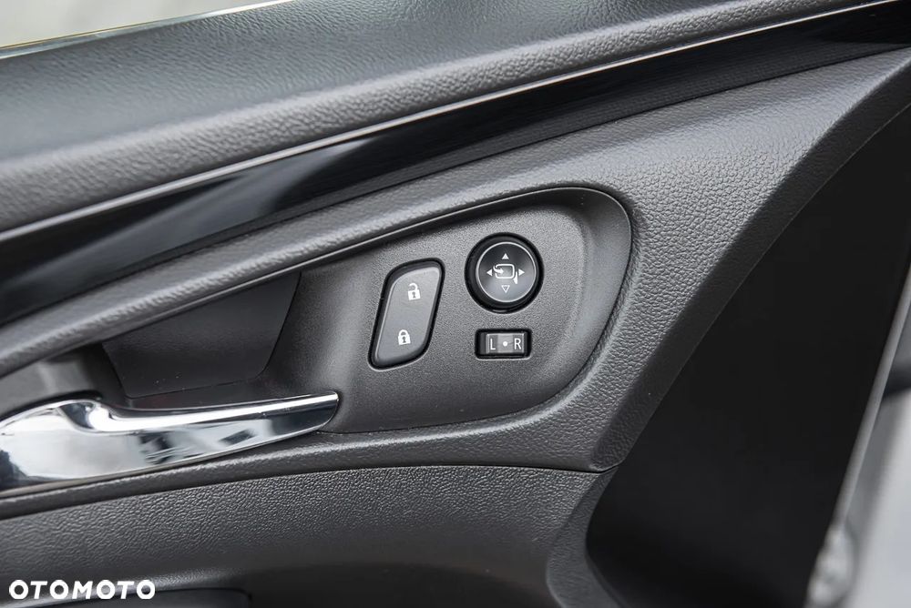 Opel Insignia - 16