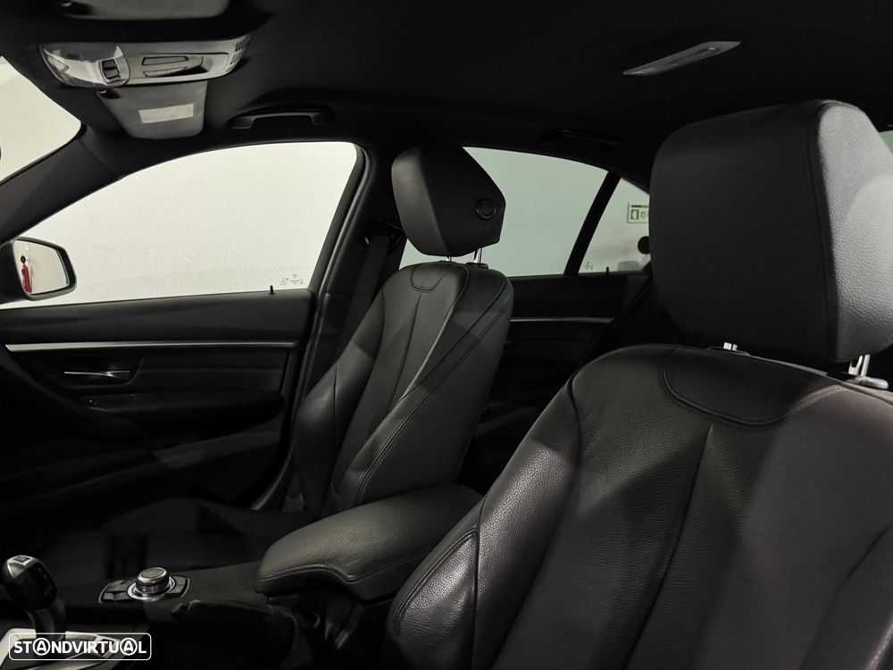 BMW 330 e iPerformance Pack M - 10