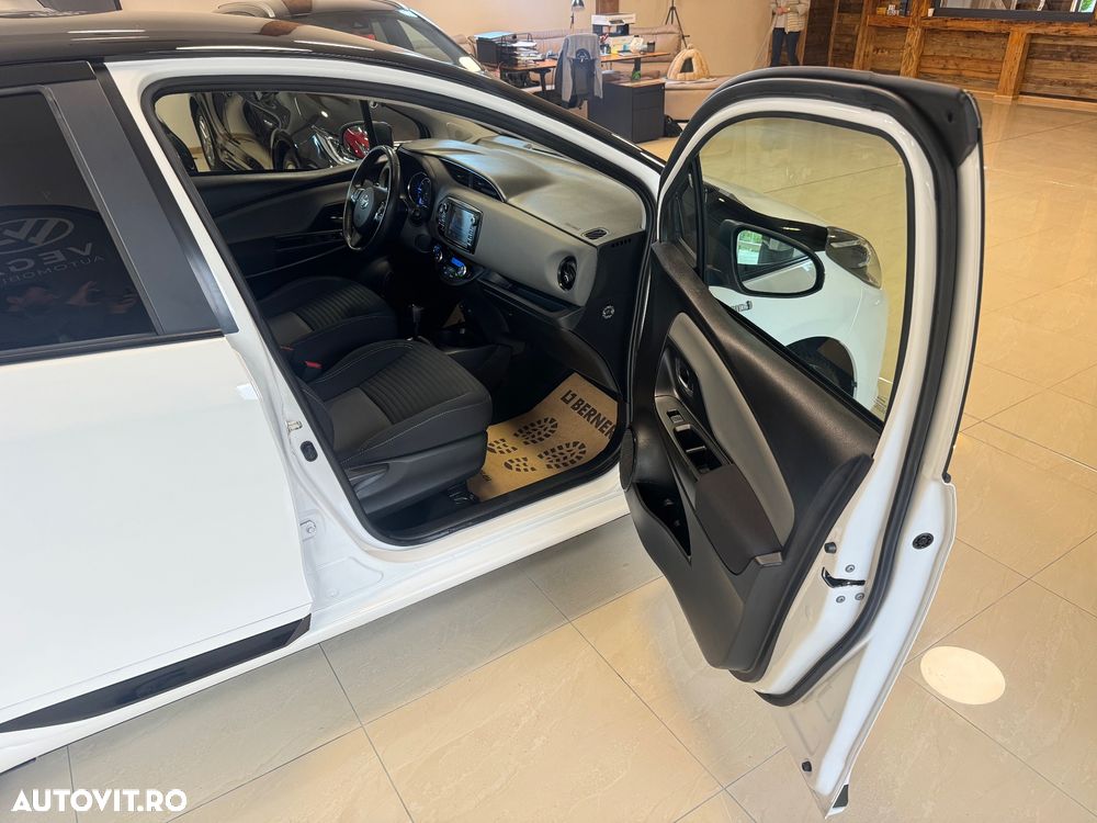 Toyota Yaris 1.5 VVT-i HSD Bi-Tone G&B - 8