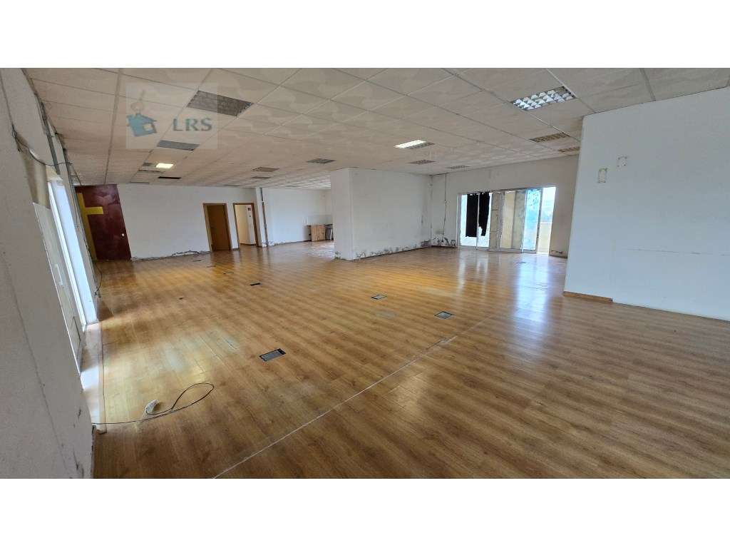 Albufeira, Ferreiras, zona espaçosa, 1º. andar um escritorio em ope... - Grande imagem: 2/19