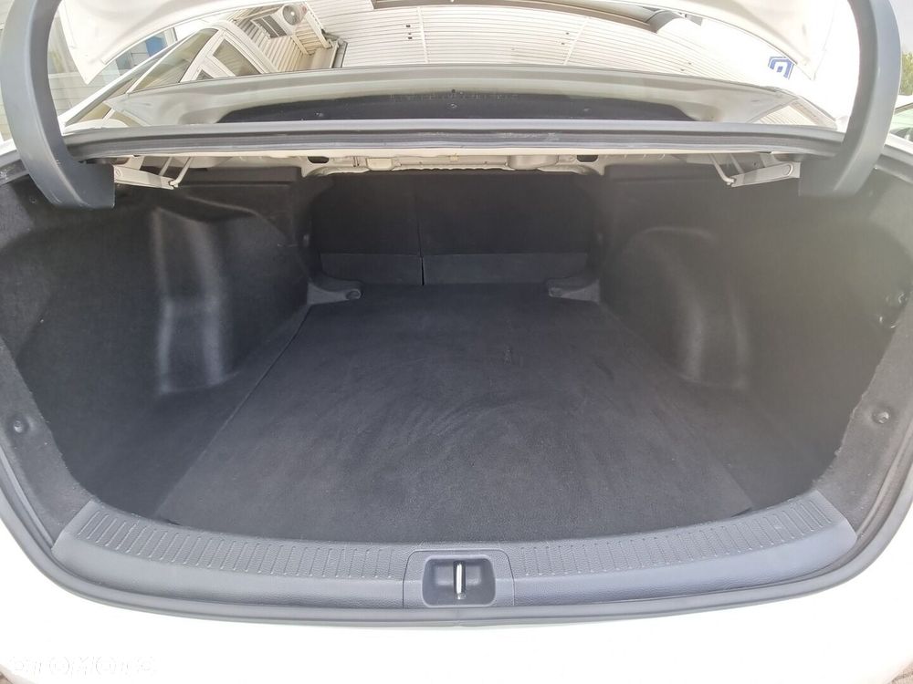 Toyota Corolla 1.8 Hybrid Executive - 13