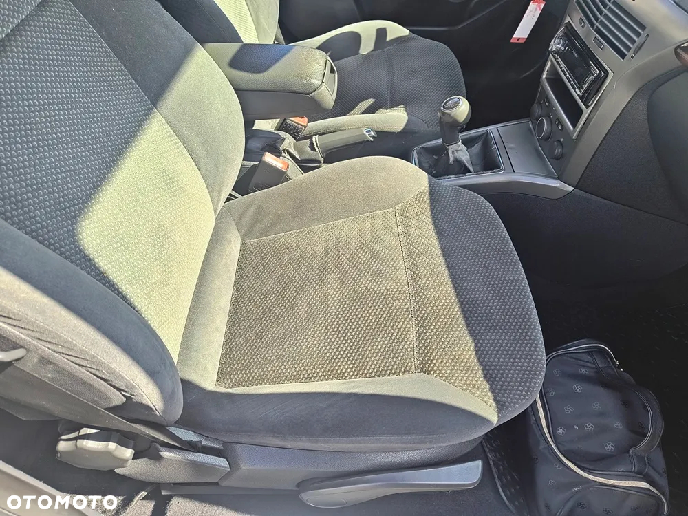 Opel Astra 1.6 Enjoy - 29