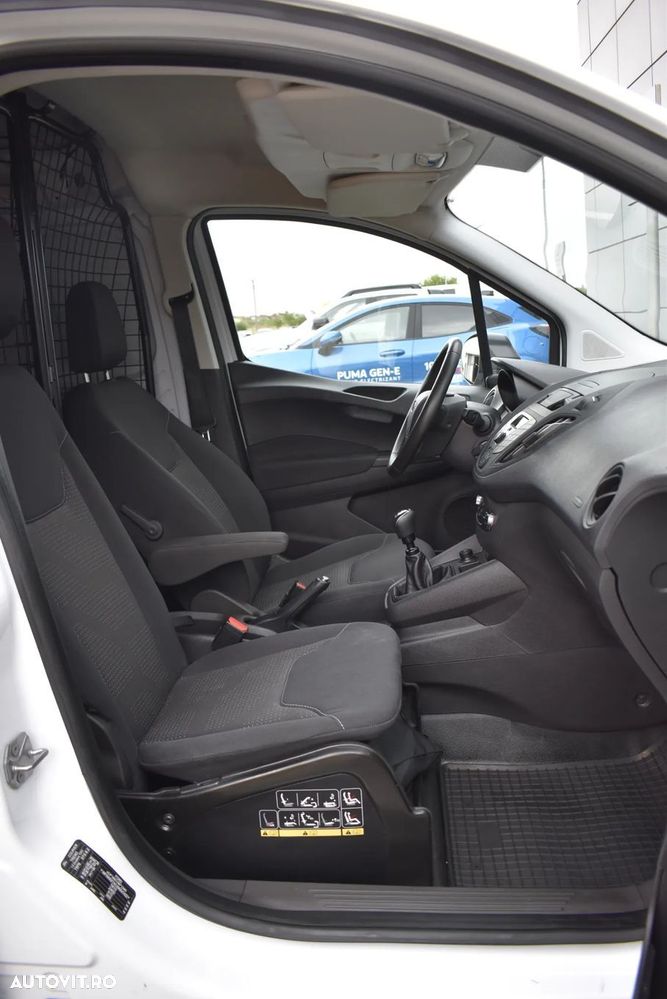 Ford Transit Courier - 27