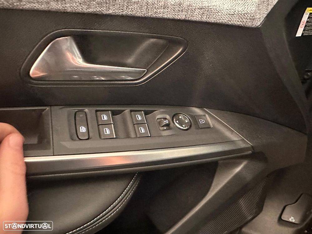 Peugeot E-5008 GT - 13