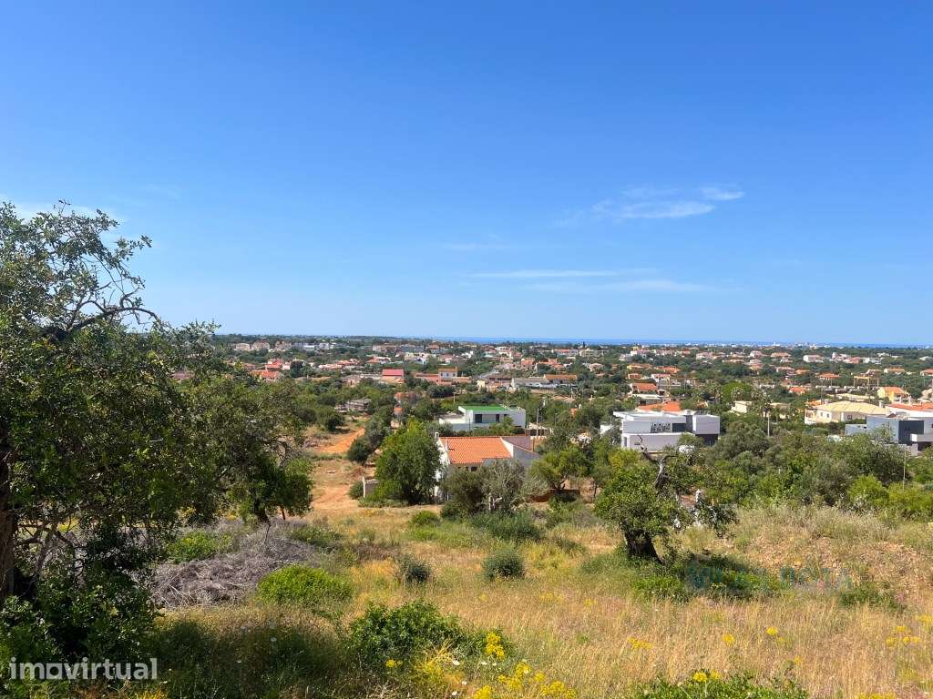 Terreno com Excelente Localização com Vista Mar perto de Almancil