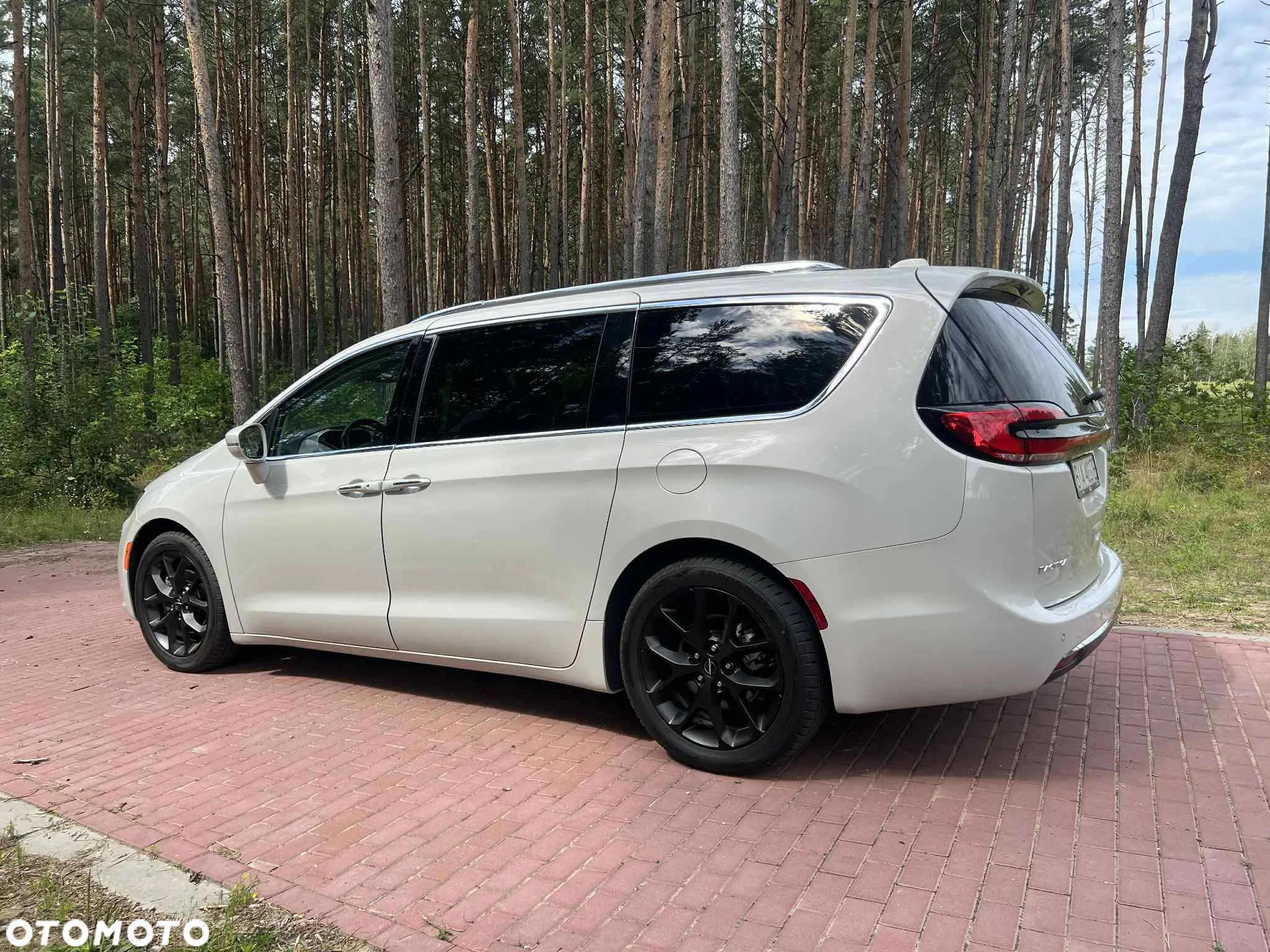 Chrysler Pacifica - 8