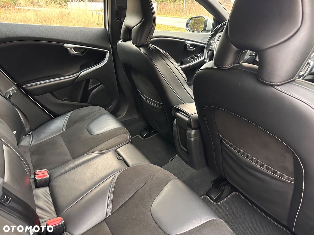 Volvo V40 D2 R Design - 22