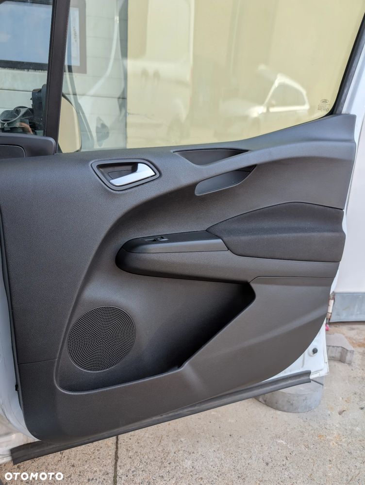 Ford Transit Courier - 22