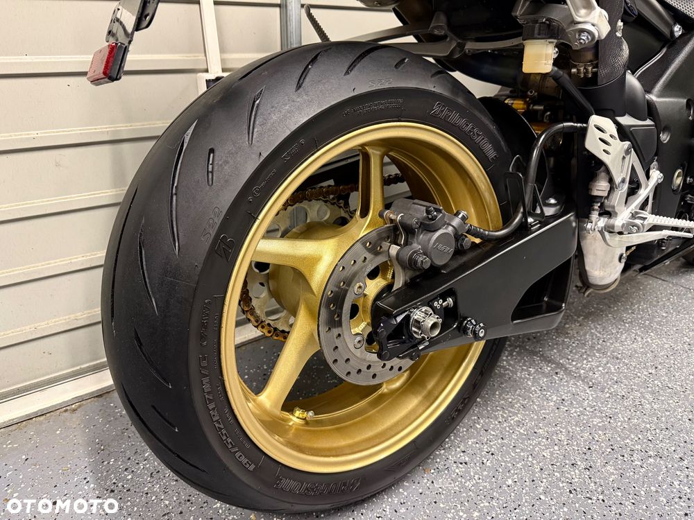 Yamaha R1 - 7