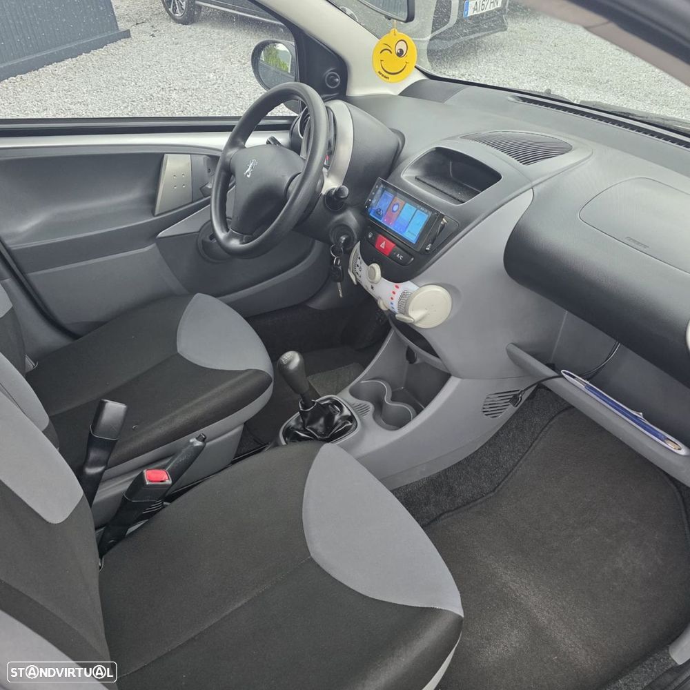 Peugeot 107 1.0 Urban - 25