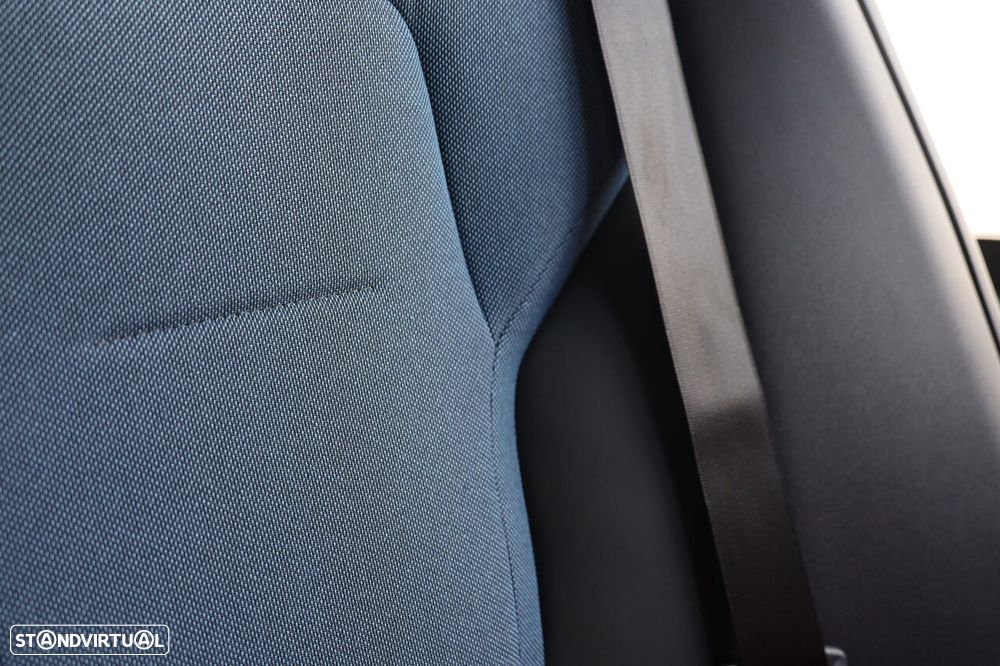 Volvo EX30 69 kWh Single Motor Extended Range Black Edition - 26